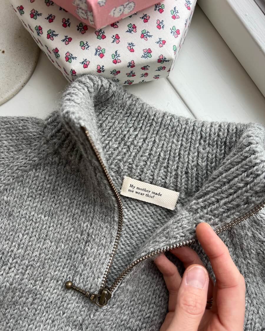 PetiteKnit cedulka z biobavlny: My mother made me wear this!